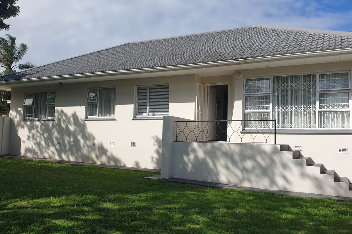 The Perfect Family Haven in Beacon Bay – Space, Pool & Entertainment - Photo 3