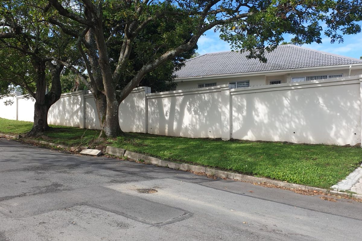 The Perfect Family Haven in Beacon Bay – Space, Pool & Entertainment - Photo 2