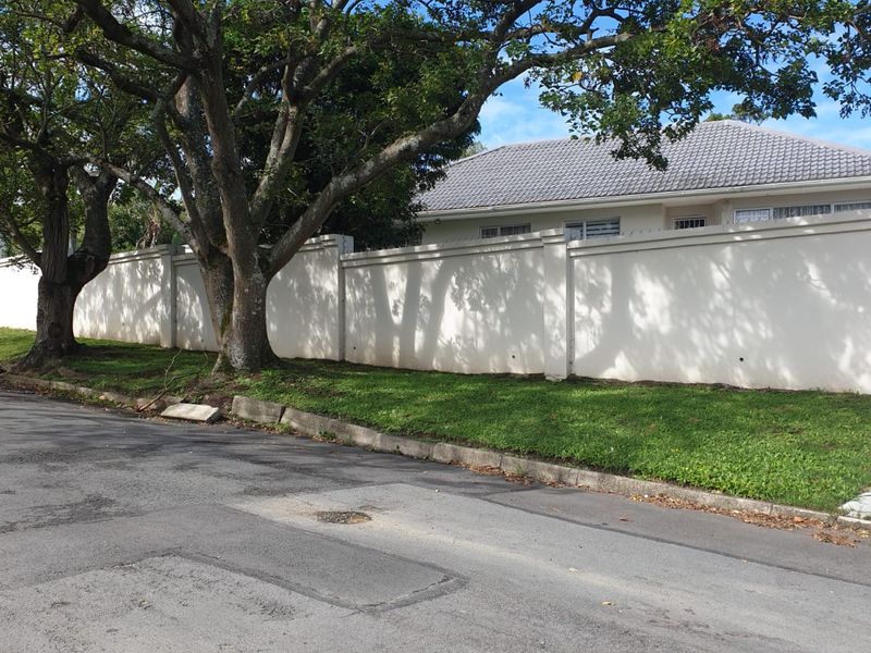 The Perfect Family Haven in Beacon Bay – Space, Pool & Entertainment - Photo 2