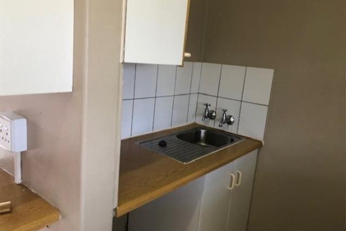 Cute & Neat 1-Bedroom Apartment in Secure Established Complex - Photo 3