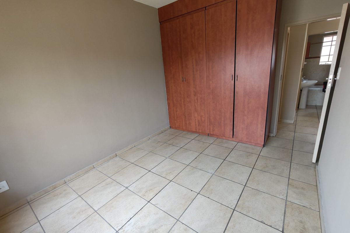 Neat Ground Floor Apartment in Mountain View!!! - Photo 5