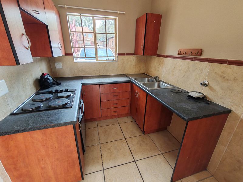 Neat Ground Floor Apartment in Mountain View!!! - Photo 4