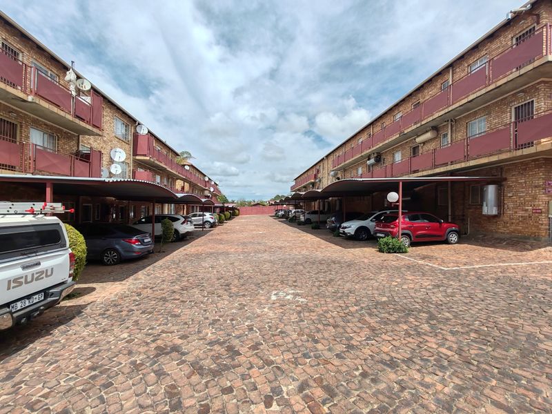 Neat Ground Floor Apartment in Mountain View!!! - Photo 10