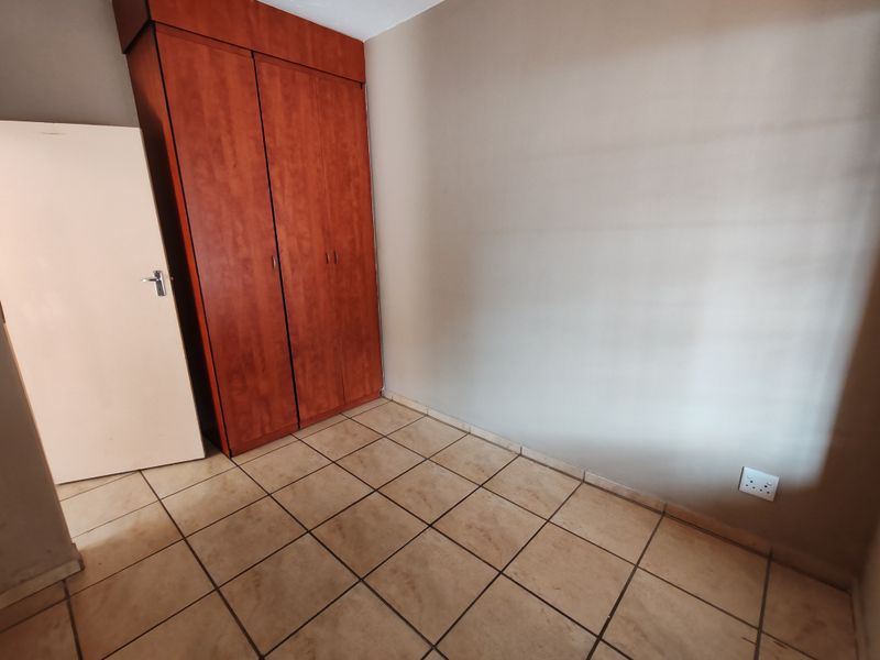 Neat Ground Floor Apartment in Mountain View!!! - Photo 6