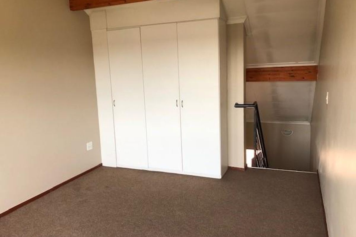 Spacious 1-Bedroom Apartment in Established Neighbourhood - Photo 4