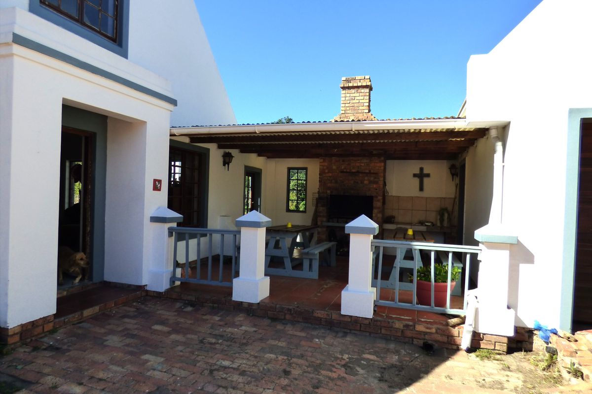 Unlock the Potential, Spacious Home Opposite the Golf Course In Port Alfred - Photo 4