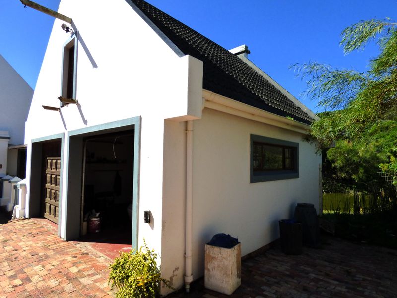 Unlock the Potential, Spacious Home Opposite the Golf Course In Port Alfred - Photo 3