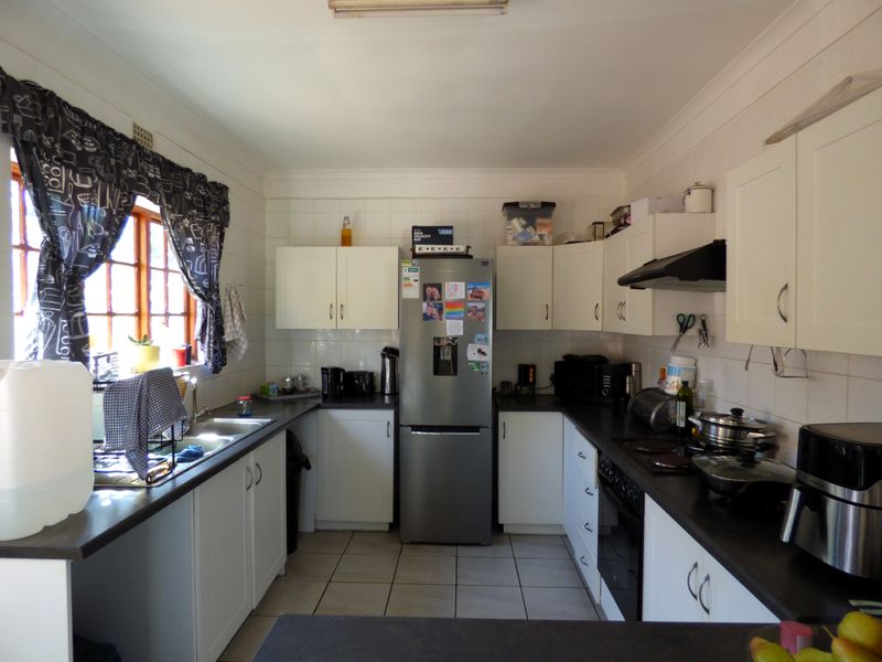 Unlock the Potential, Spacious Home Opposite the Golf Course In Port Alfred - Photo 10