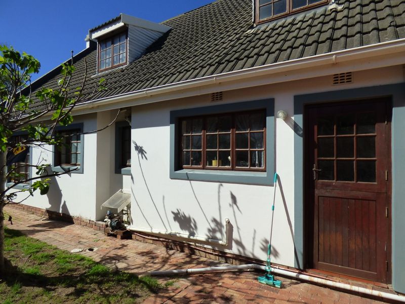 Unlock the Potential, Spacious Home Opposite the Golf Course In Port Alfred - Photo 8