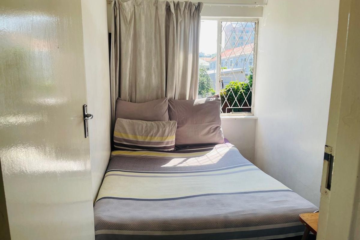 Chic and affordable bachelor apartment in the heart of Bulwer! - Photo 5