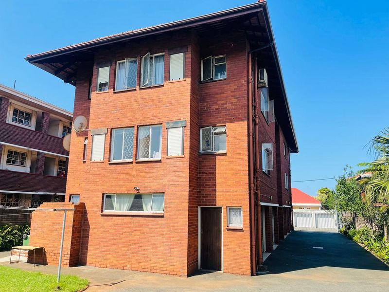 Chic and affordable bachelor apartment in the heart of Bulwer! - Photo 9