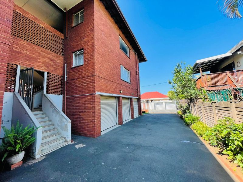 Chic and affordable bachelor apartment in the heart of Bulwer! - Photo 8