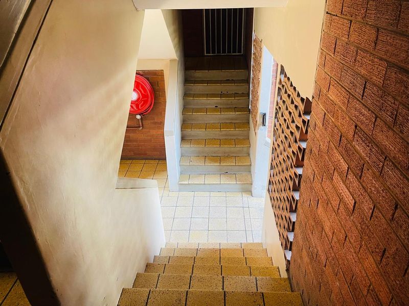 Chic and affordable bachelor apartment in the heart of Bulwer! - Photo 7