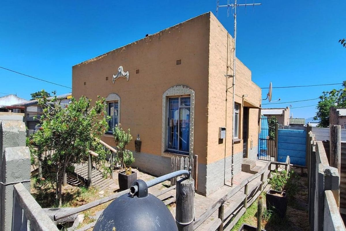 Fixer-Upper Opportunity in Theronville – Priced for Action - Photo 2