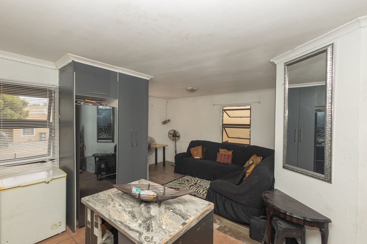 Impressive 3 Bedroom Home For Sale - Photo 5