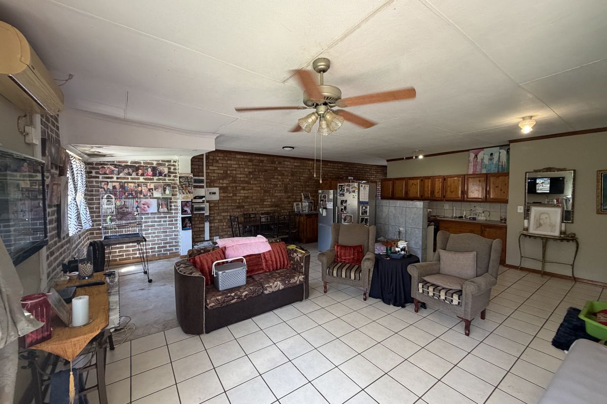3 bedroom home for sale , in Louis Trichardt - Photo 2