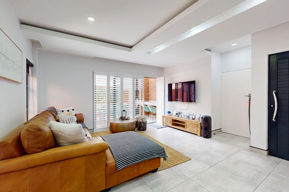 A Statement Home of Style, Luxury & Superior Finishes On Leith Road! - Photo 4