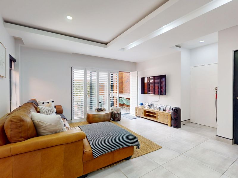 A Statement Home of Style, Luxury & Superior Finishes On Leith Road! - Photo 4