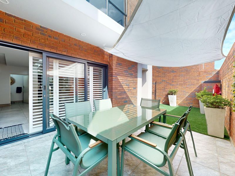 A Statement Home of Style, Luxury & Superior Finishes On Leith Road! - Photo 3