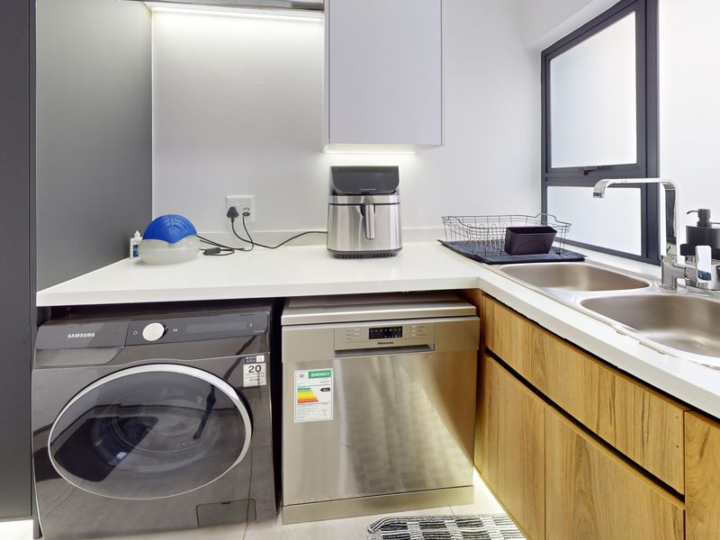 A Statement Home of Style, Luxury & Superior Finishes On Leith Road! - Photo 10