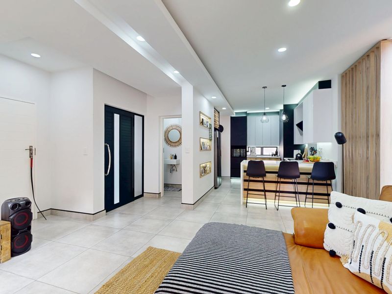 A Statement Home of Style, Luxury & Superior Finishes On Leith Road! - Photo 5