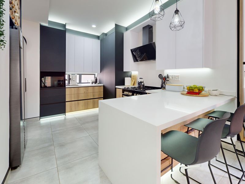 A Statement Home of Style, Luxury & Superior Finishes On Leith Road! - Photo 6