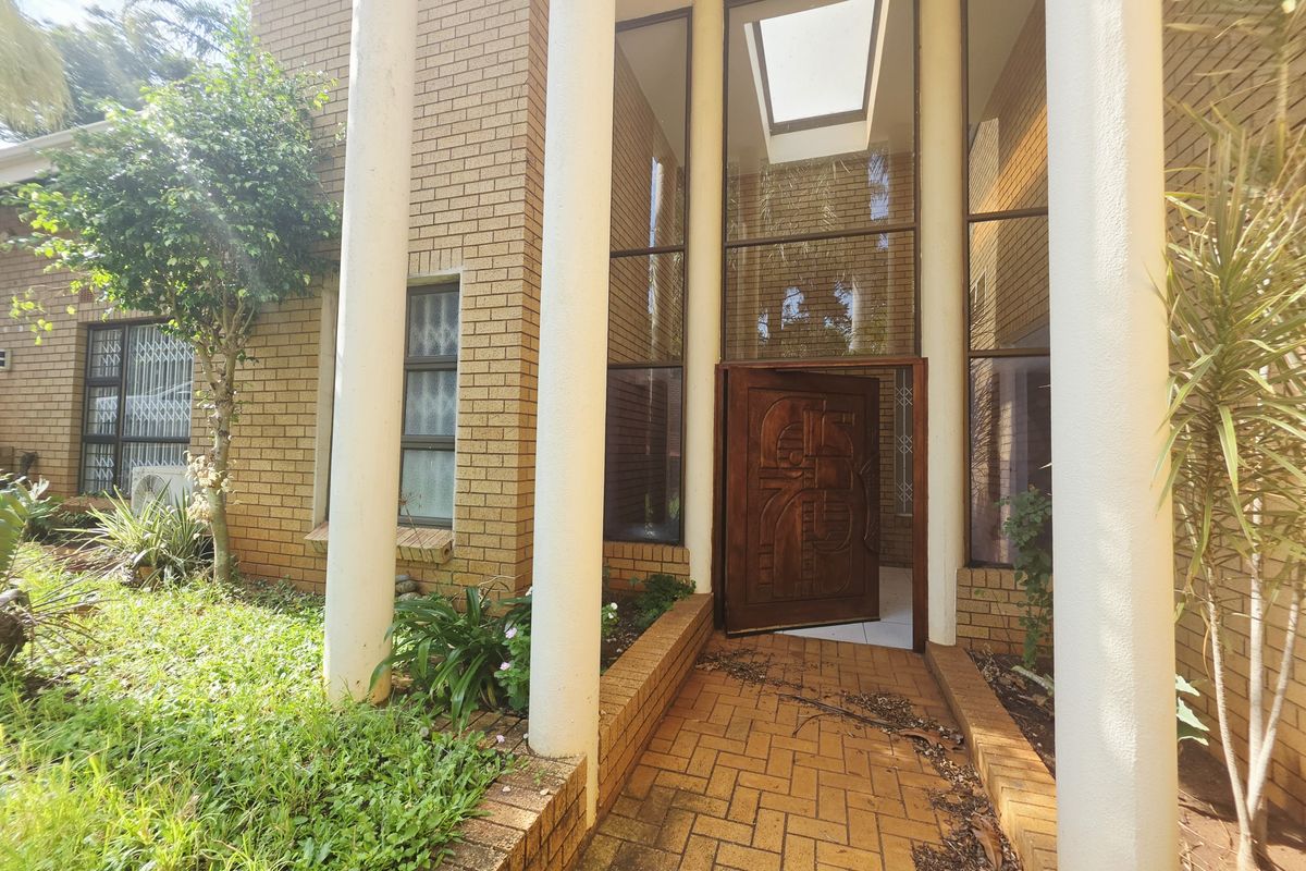 Spacious 5-Bedroom Family Home with Pool & Entertainment Area in Empangeni - Photo 2
