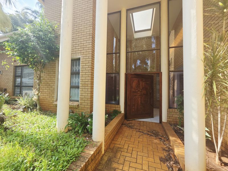 Spacious 5-Bedroom Family Home with Pool & Entertainment Area in Empangeni - Photo 2