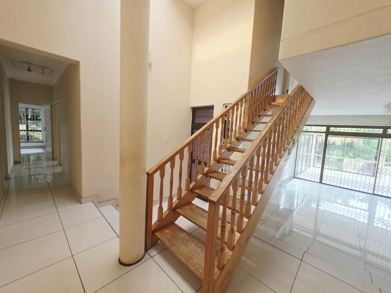 Spacious 5-Bedroom Family Home with Pool & Entertainment Area in Empangeni - Photo 10