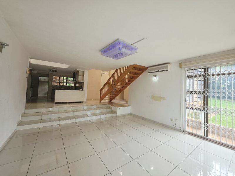 Spacious 5-Bedroom Family Home with Pool & Entertainment Area in Empangeni - Photo 9