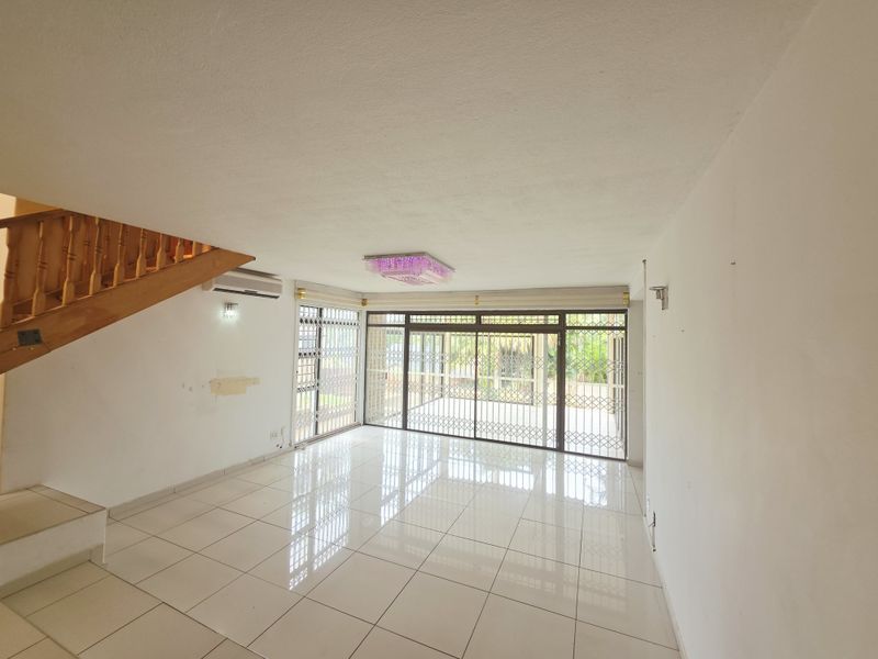 Spacious 5-Bedroom Family Home with Pool & Entertainment Area in Empangeni - Photo 8