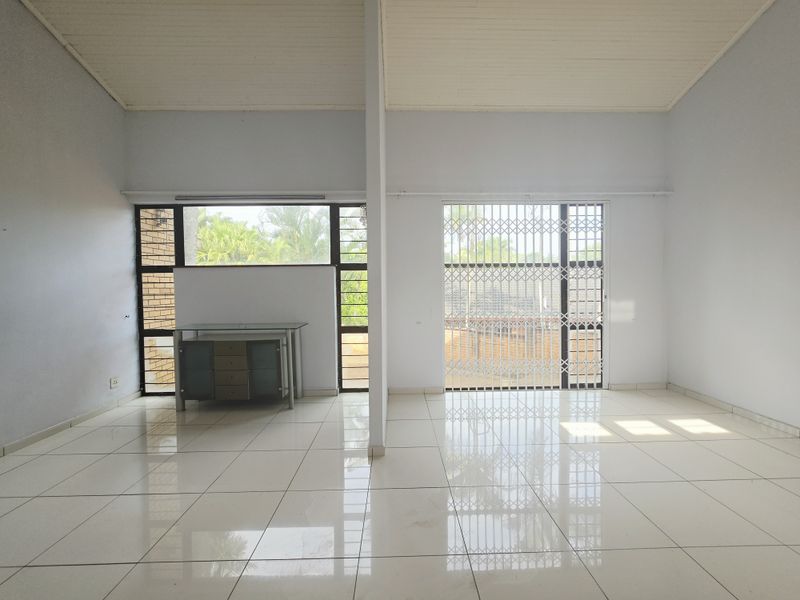 Spacious 5-Bedroom Family Home with Pool & Entertainment Area in Empangeni - Photo 7