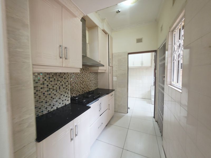 Spacious 5-Bedroom Family Home with Pool & Entertainment Area in Empangeni - Photo 5