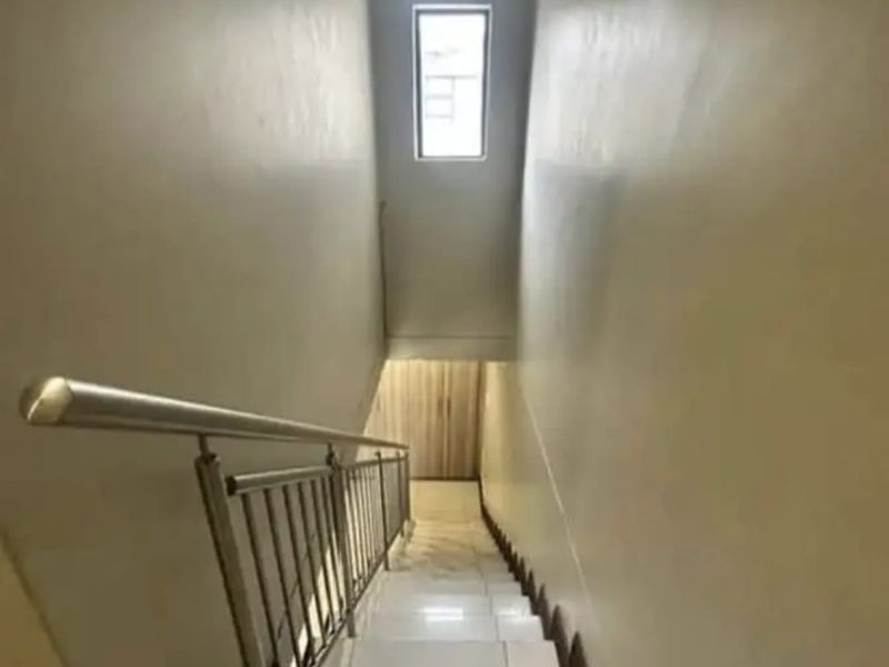 Modern 3-Bedroom Family Home in a Secure Complex – 2 Bathrooms, 2 Garages. - Photo 6