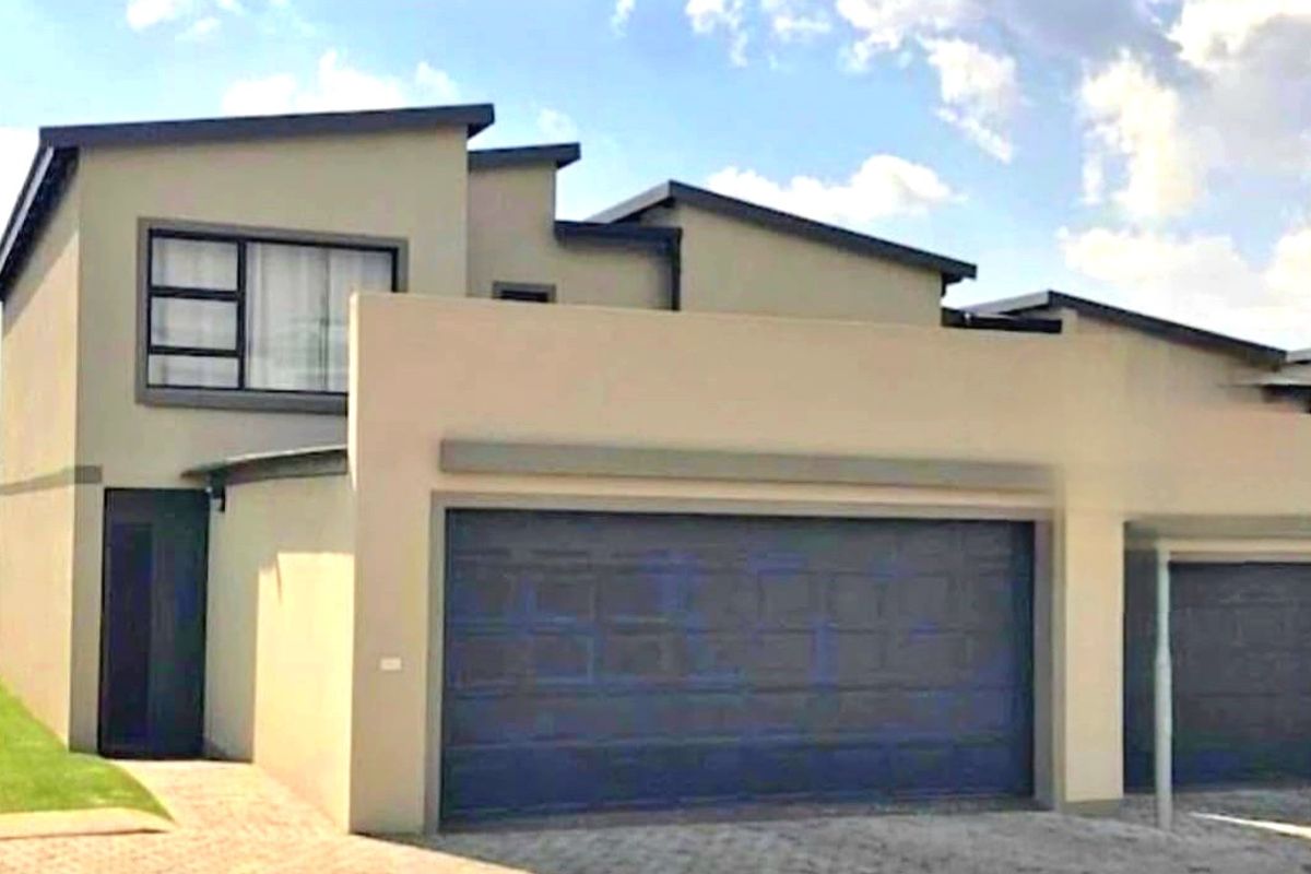 Modern 3 Bedroom Family Home in a Secure Complex - Photo 2