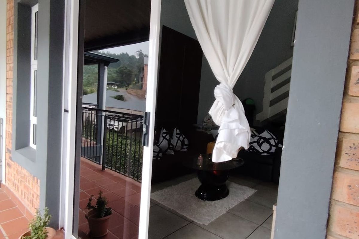 Modern 1 Bedroom Apartment with Loft - Photo 3