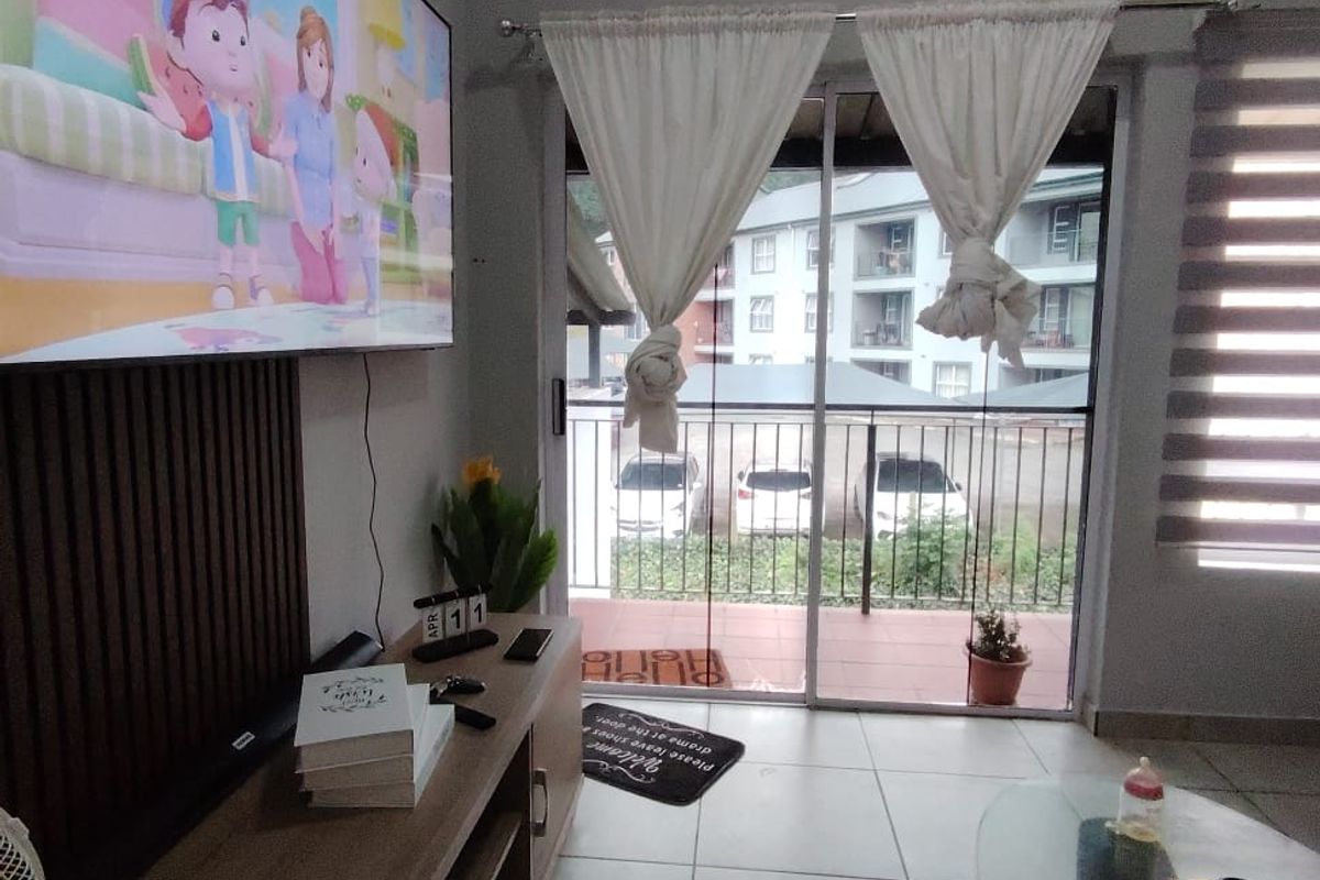 Modern 1 Bedroom Apartment with Loft - Photo 4