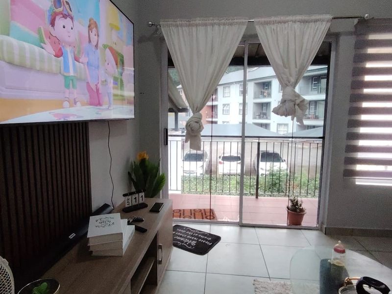 Modern 1 Bedroom Apartment with Loft - Photo 4