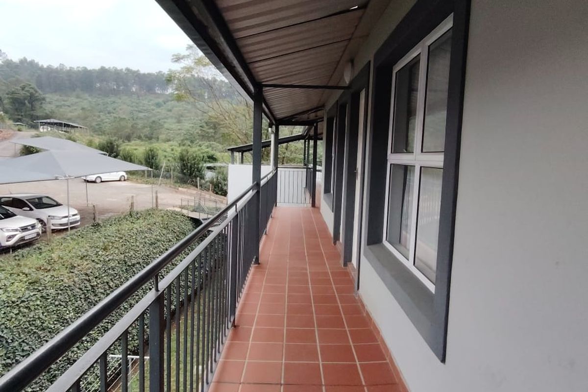 Modern 1 Bedroom Apartment with Loft - Photo 2