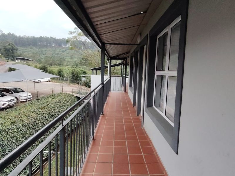 Modern 1 Bedroom Apartment with Loft - Photo 2