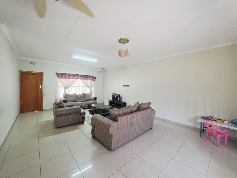 Charming Family Home with Great Potential in Empangeni - Photo 4