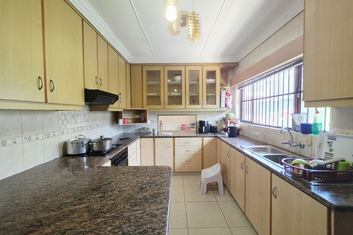 Charming Family Home with Great Potential in Empangeni - Photo 2