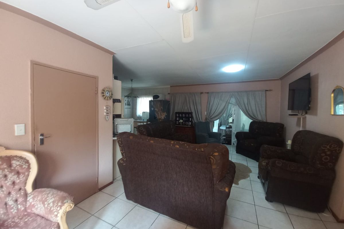 Spacious 4-Bedroom Home for Sale in Safari Gardens - Photo 3