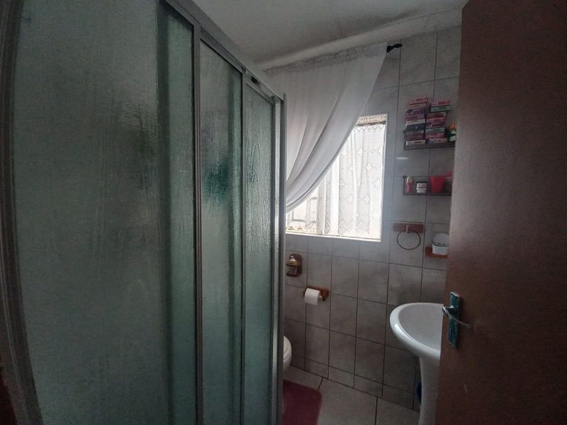 Spacious 4-Bedroom Home for Sale in Safari Gardens - Photo 7