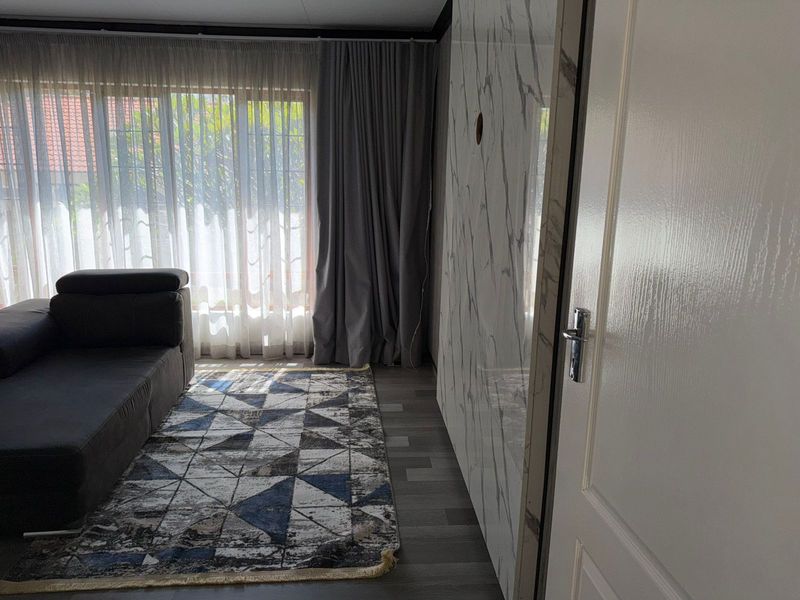 Stunning 3-bedroom townhouse in Safari Gardens, Rustenburg—perfect for modern living and family comf - Photo 10