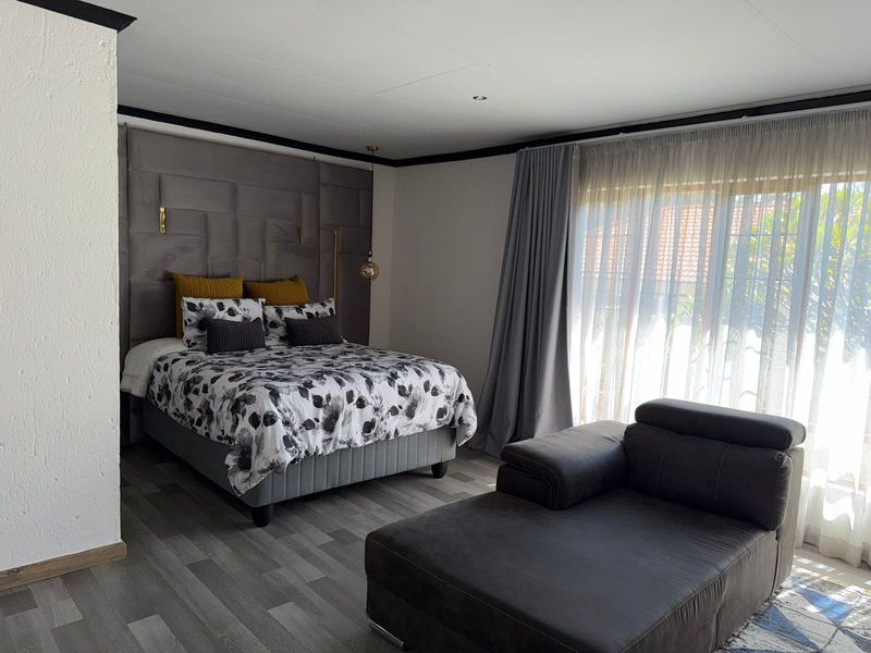 Stunning 3-bedroom townhouse in Safari Gardens, Rustenburg—perfect for modern living and family comf - Photo 9