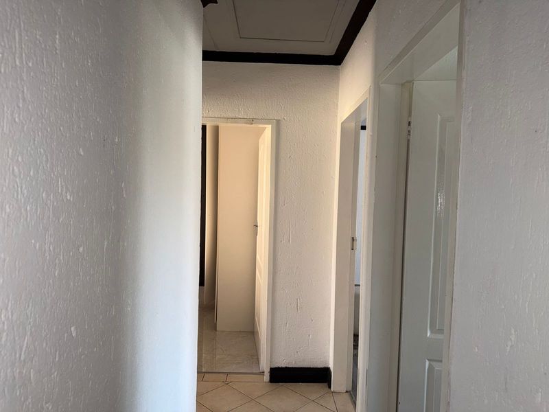 Stunning 3-bedroom townhouse in Safari Gardens, Rustenburg—perfect for modern living and family comf - Photo 8