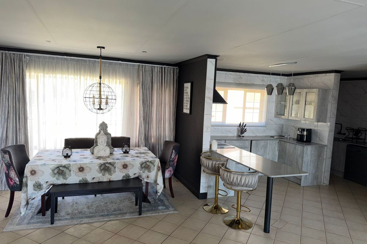 Stunning 3-bedroom townhouse in Safari Gardens, Rustenburg—perfect for modern living and family comf - Photo 5