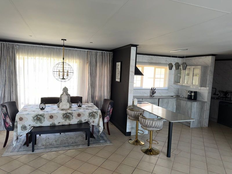 Stunning 3-bedroom townhouse in Safari Gardens, Rustenburg—perfect for modern living and family comf - Photo 5