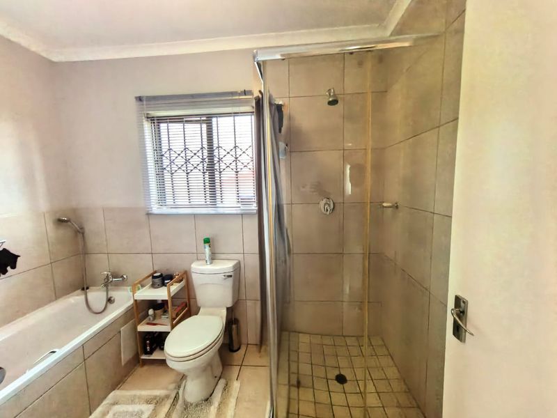 Charming 2-bedroom townhouse in Waterval East, Rustenburg—perfect for cozy living and convenient ac - Photo 10